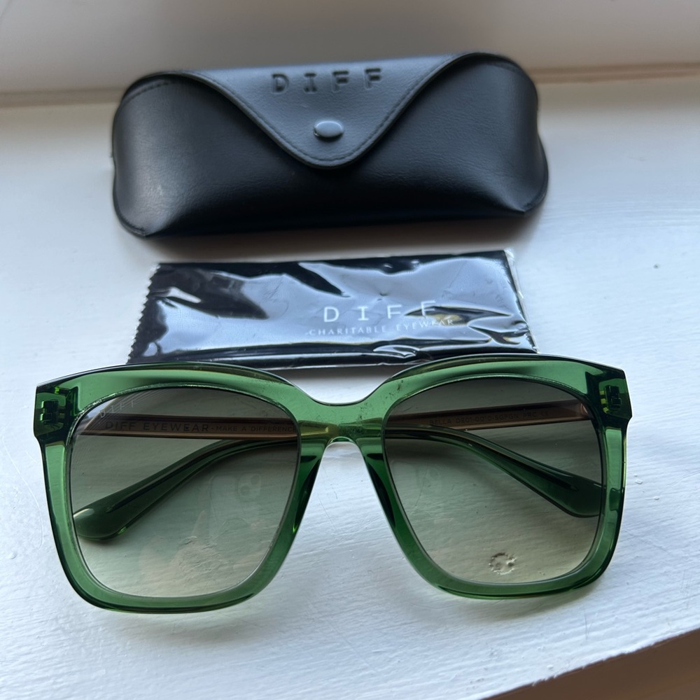 Diff Sunglasses Bella Green Crystal - image 1